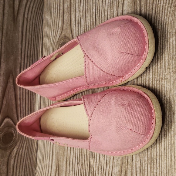 Crocs pink canvas youth loafers size 1 - Picture 2 of 6